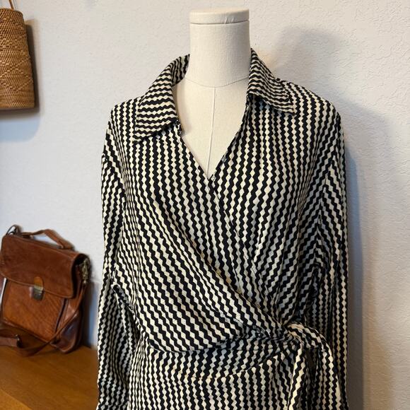 Women's H&M Black and Cream Geometric Print Wrap Tie Waist Dress Size Medium - Picture 3 of 9